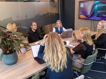 teamoverleg werkwijze offline marketing uitbesteden