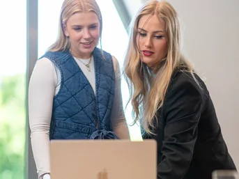 Lois geeft Anouk tips over technische SEO