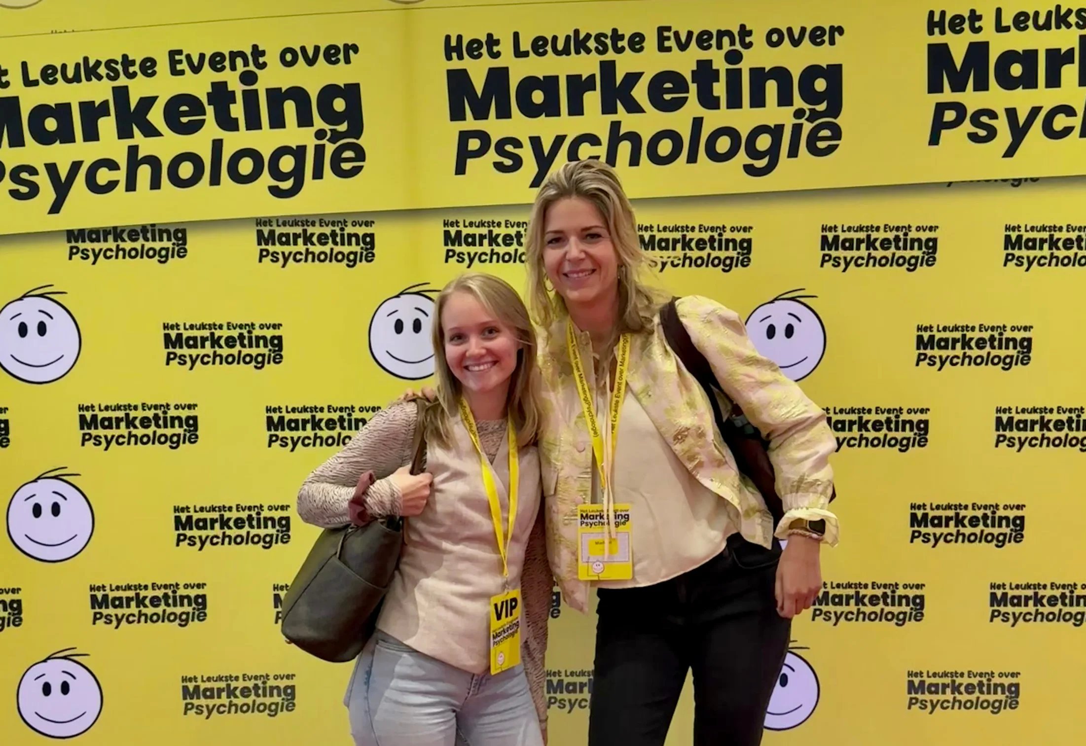 Marleen en Vera bij Het Leukste Event over Marketing Psychologie voor de promotiebanner